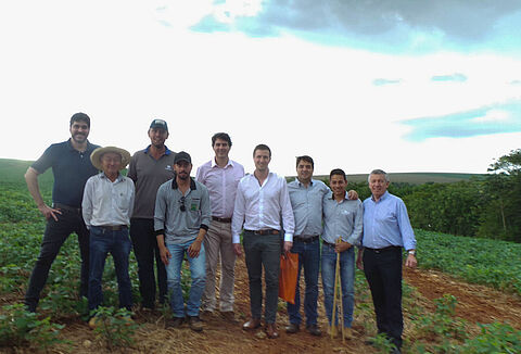 Paul e Martin Koppert visitam produtor de soja em Itararé