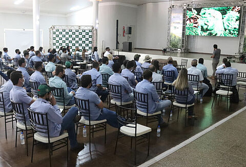 Colaboradores do Grupo Tchê recebem capacitação sobre manejo da cigarrinha do milho